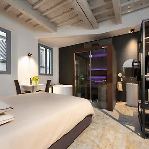 Apartment F1rst &, Florence